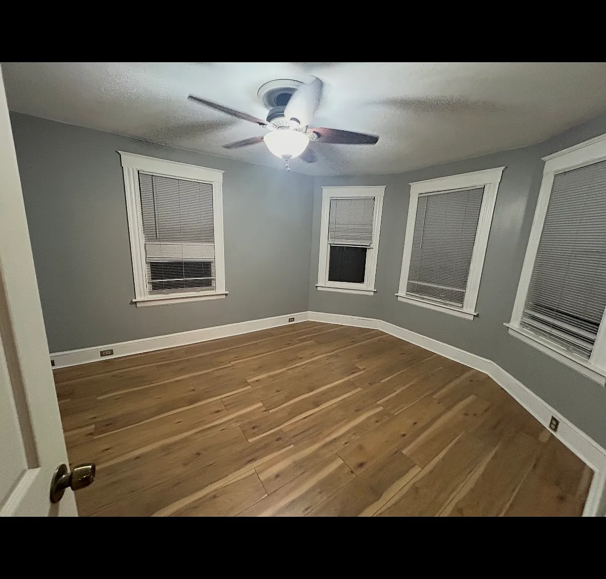 3 bed, 1.5 bath, 1400 sqft, $1,550 — Photo 2