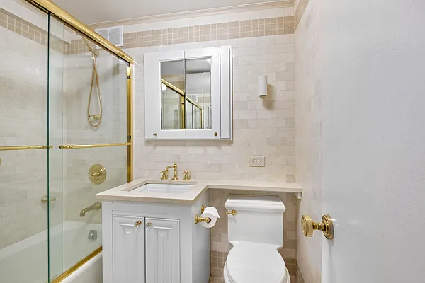 Rented by Compass | media 7