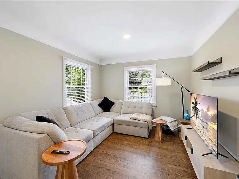 303 Midland Blvd — Photo 8