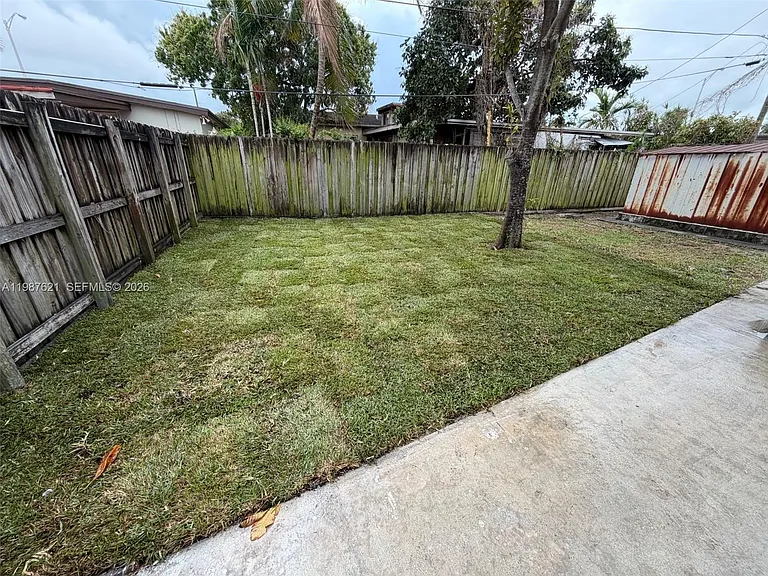630 SE 3rd Pl — Photo 12