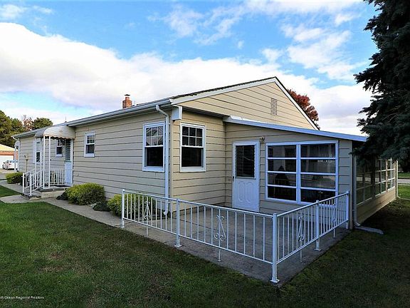 5th image of 65 Prince Charles Dr