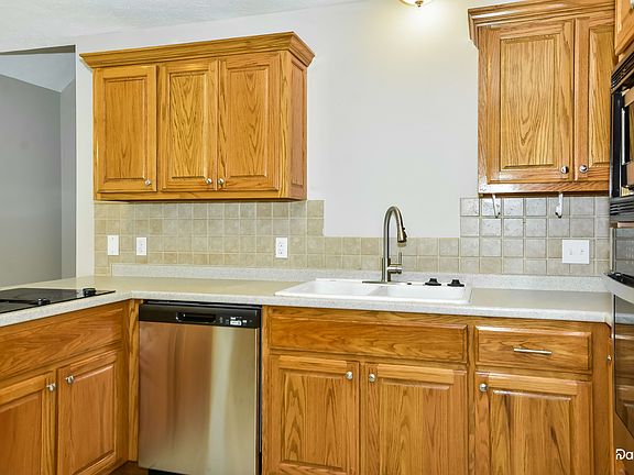5th image of 128 Strassle Dr
