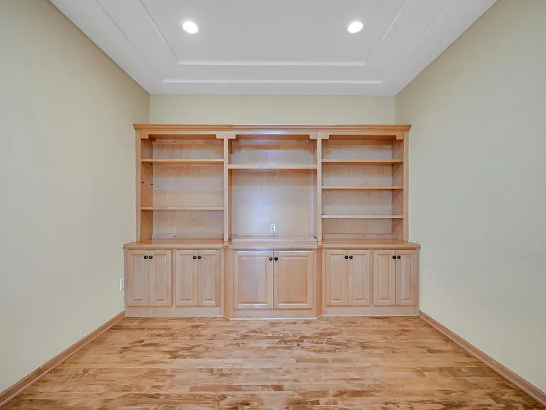 7950 Victoria Way — Photo 6