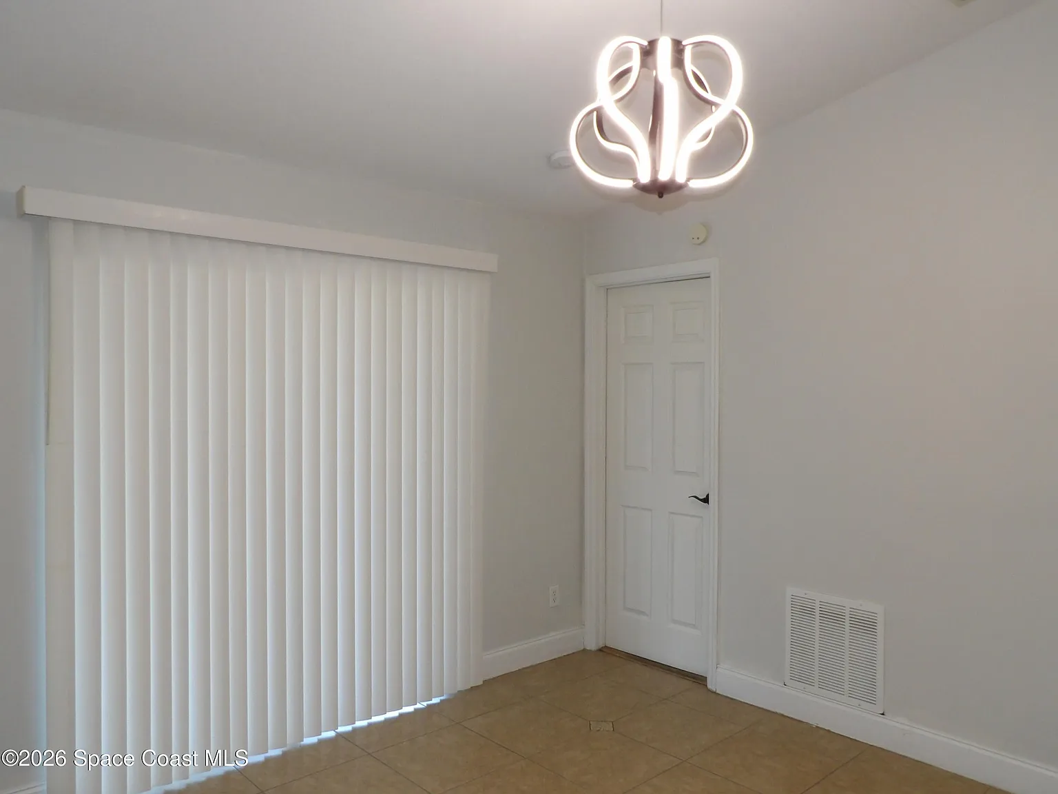 3 bed, 2.0 bath, 1257 sqft, $1,795 — Photo 4