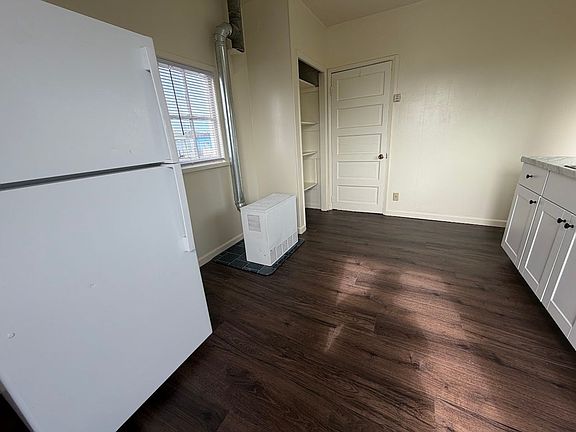 3rd image of 3500 Spring St