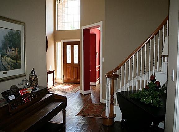3rd image of 2813 Woodway Dr