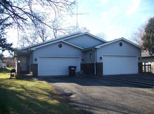 813 Washington St, Woodstock, IL 60098