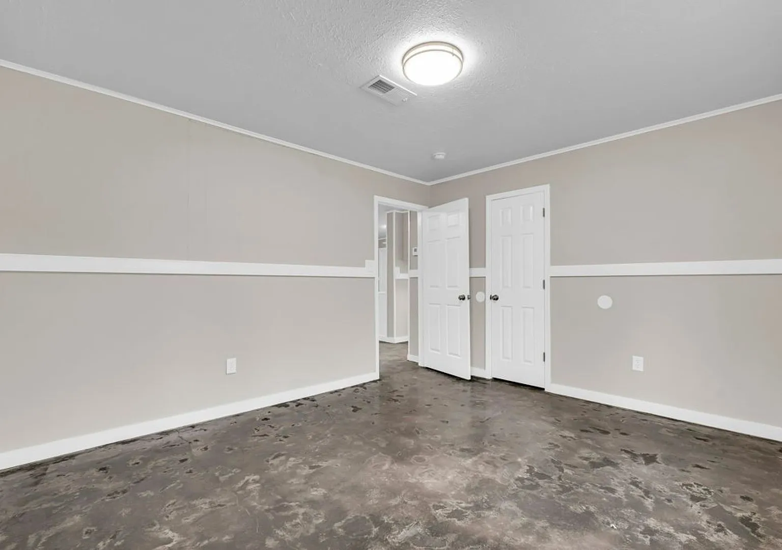 Recently Renovated 2 Bedroom 1 Bath Apartments for Rent! — Photo 2