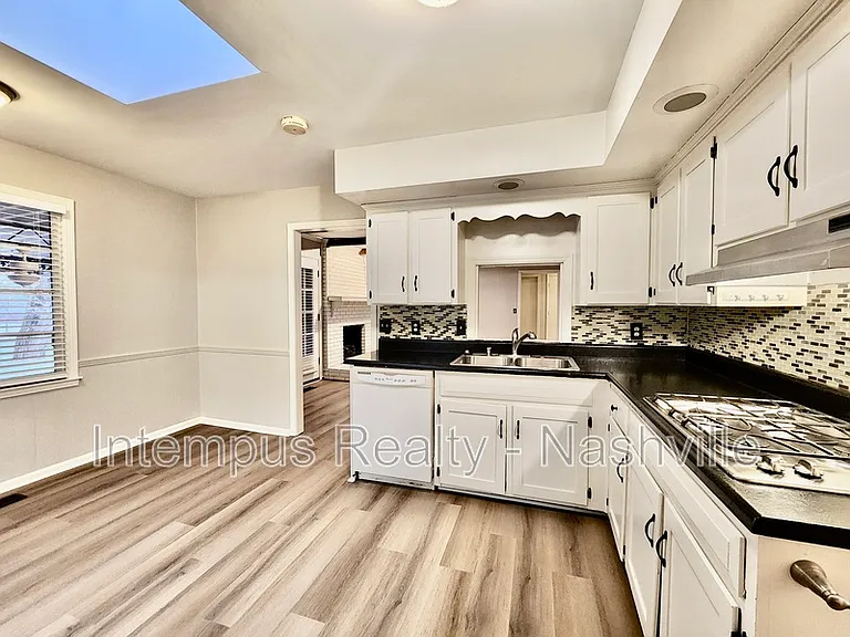 8124 Devens Dr — Photo 20