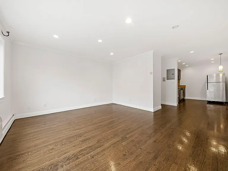71 Oxford Ave #3 — Photo 4