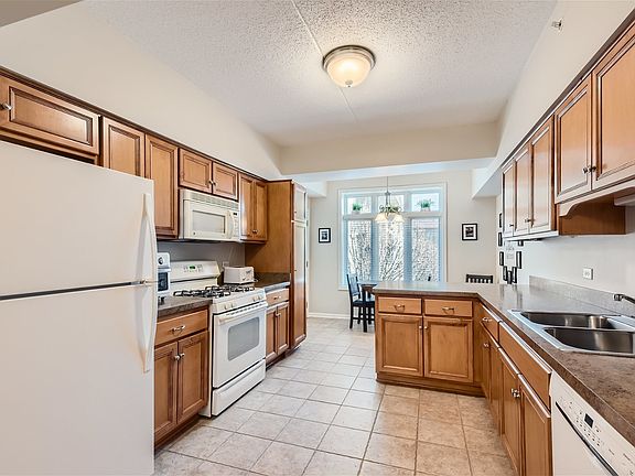 5th image of 18650 Pine Lake Dr APT 2B