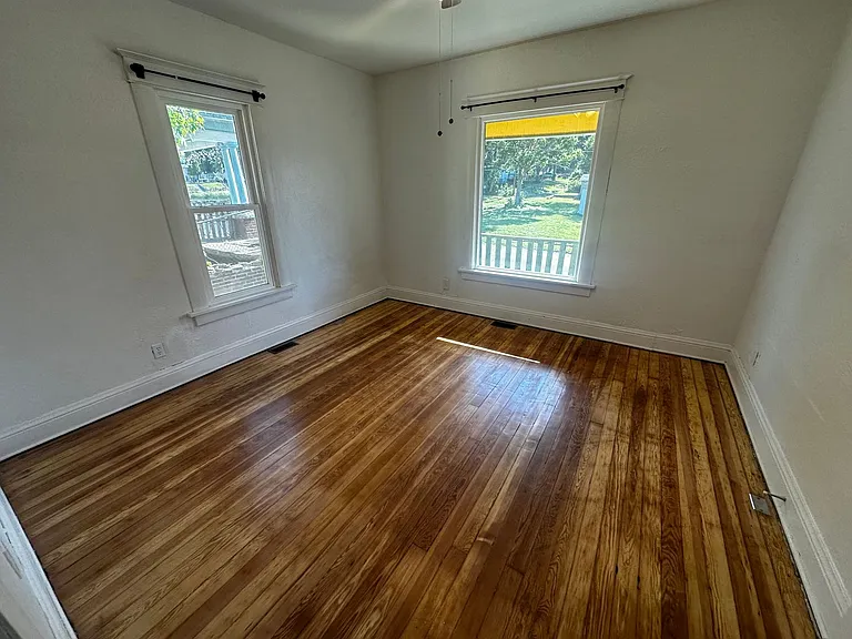420 S 22nd St — Photo 2