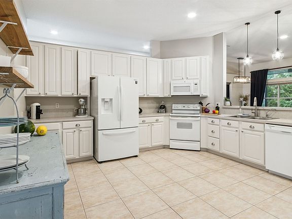 3rd image of 30532 Forest Parke Dr