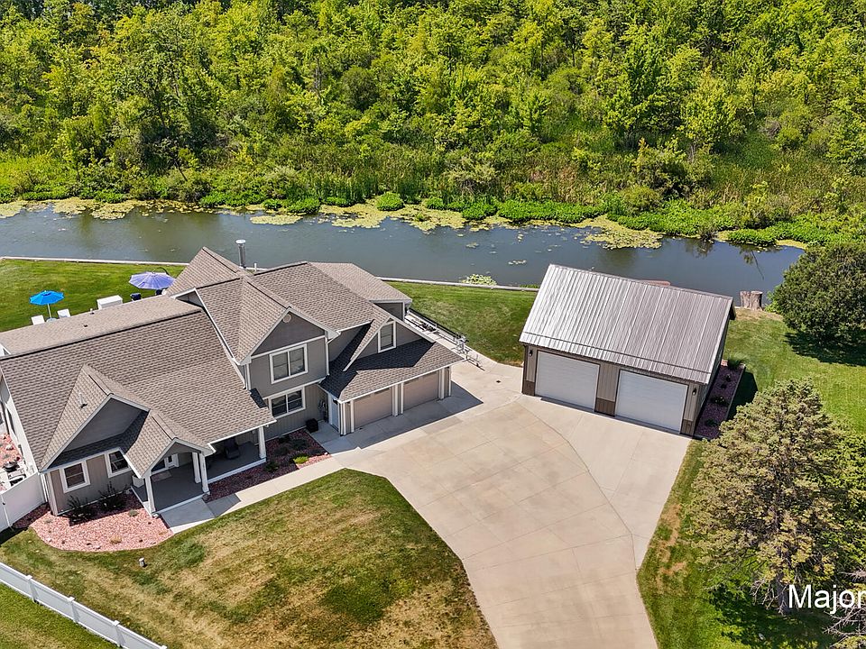 1st image of 291 Lake Point Dr