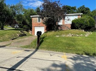 928 Rita Dr, Pittsburgh, PA 15221