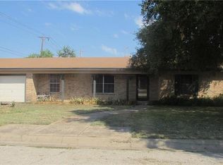 1101 Heather Ct, Benbrook, TX 76126