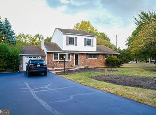 30 Featherbed Ln, Audubon, PA 19403