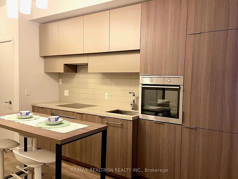 8 Eglinton Ave E #1304 — Photo 2