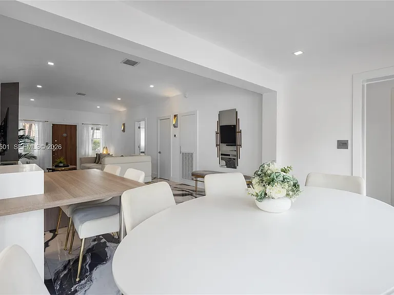 1544 Michigan Ave — Photo 35