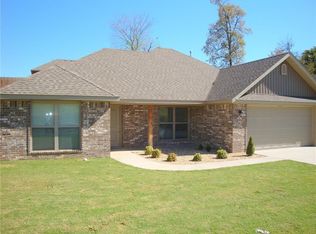 1050 Clayton Rd, Cave Springs, AR 72718