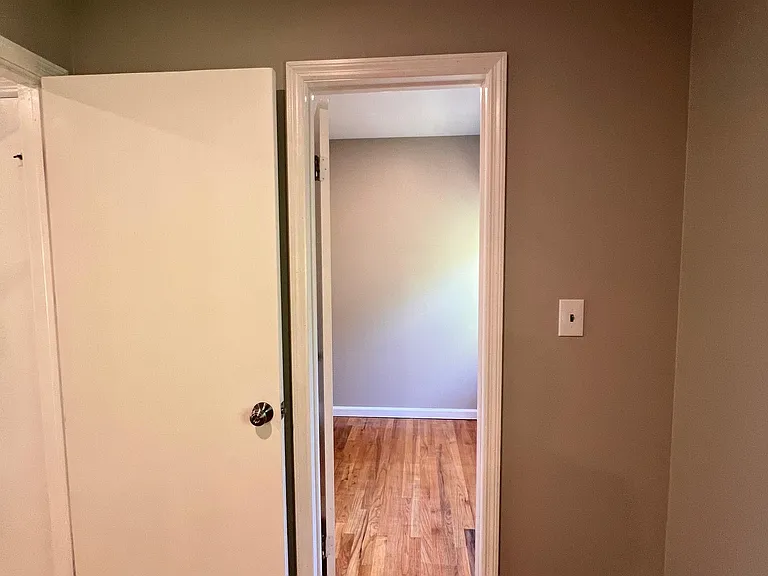 32 E Grand Ave — Photo 17