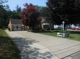 4795 Crestwood Dr, Hamburg, NY