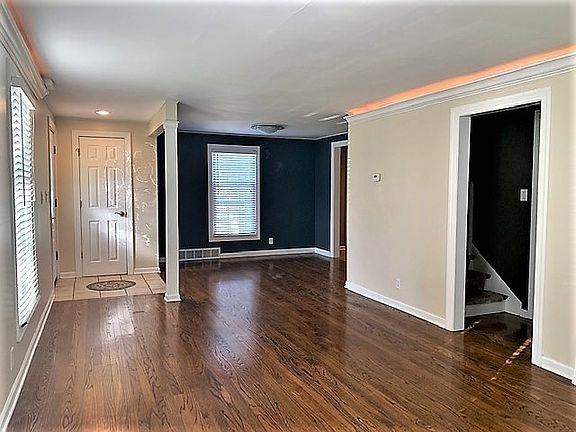 3rd image of 1625 Stratford Ct