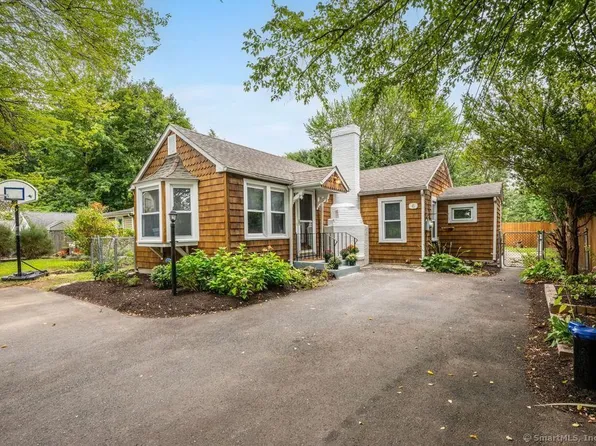 6 Pine Trail, Avon, CT 06001