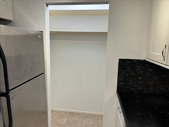 5th image of 6907 Foxvalley Ln