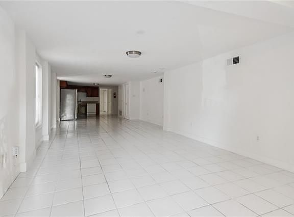 3rd image of 716 Marigny St #B