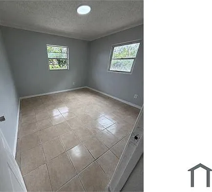 2371 Edwin St NE #C — Photo 8