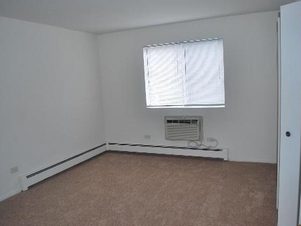 2nd image of 2204 Nichols Rd APT E