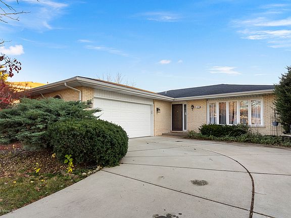 2nd image of 6133 Victoria Dr