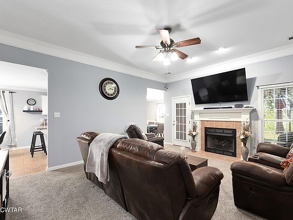 3rd image of 134 Chestnut Cv