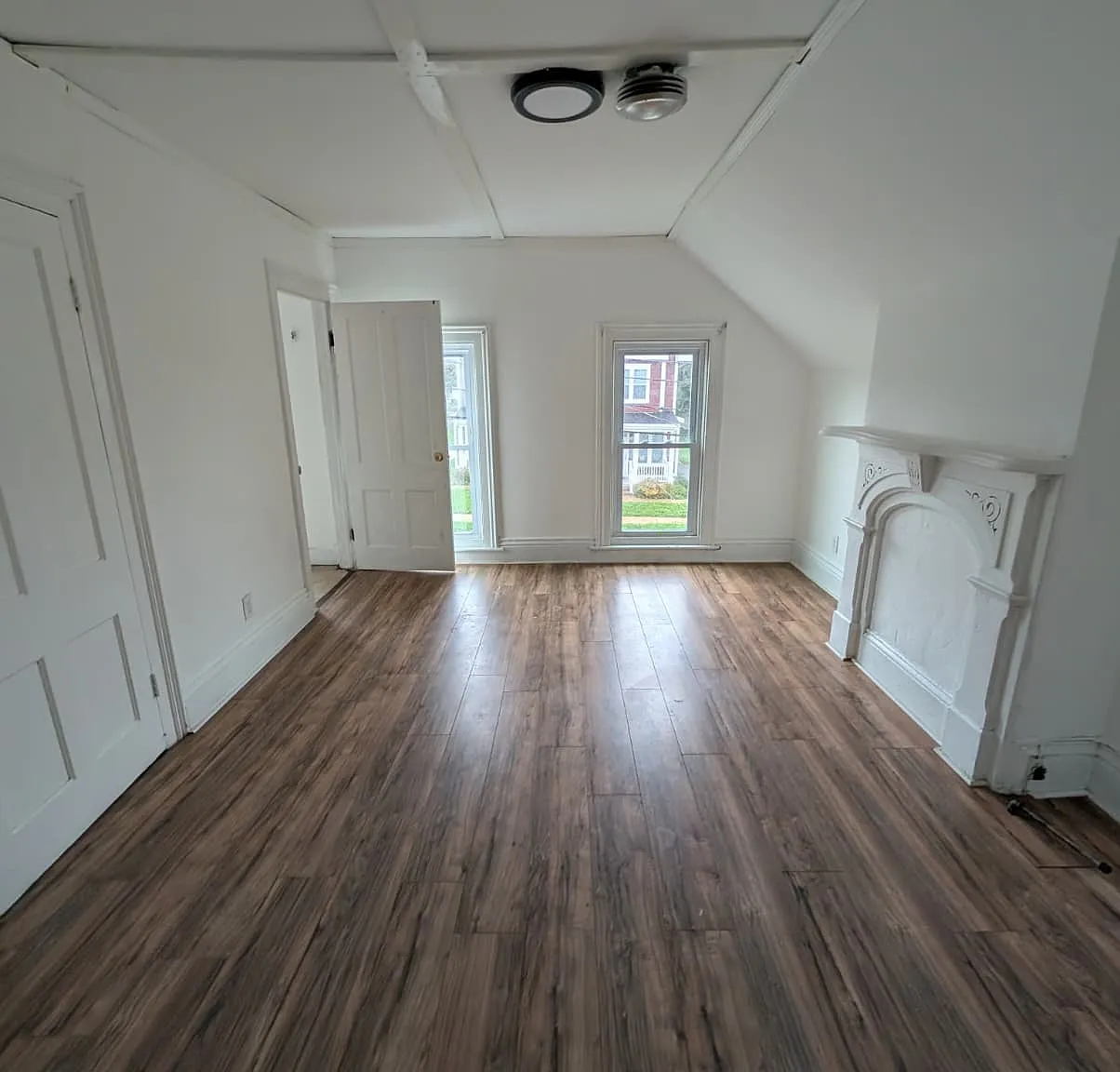 2 bed, 900 sqft, $1,050 — Photo 1