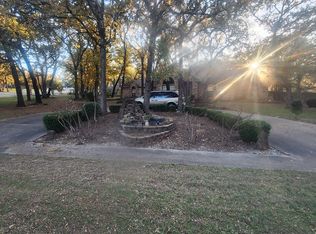 104 Hillcrest Dr, Burleson, TX 76028