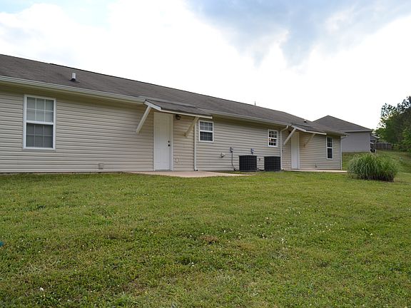 3rd image of 355 Pinewood Dr