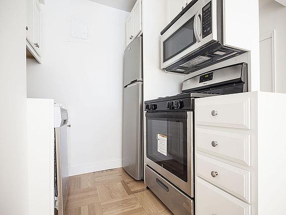 3rd image of 288 Lexington Ave APT 3C