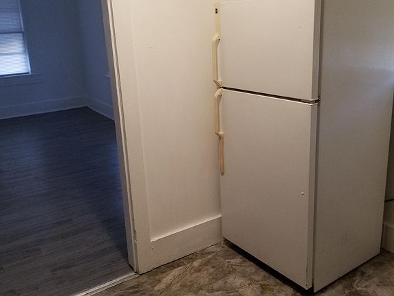 4th image of 384 Ferris St #384