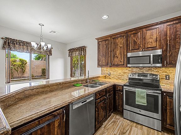 4th image of 8950 W GROVERS Avenue
