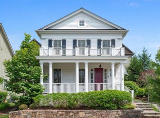 8 White Oak St, Warwick, NY 10990