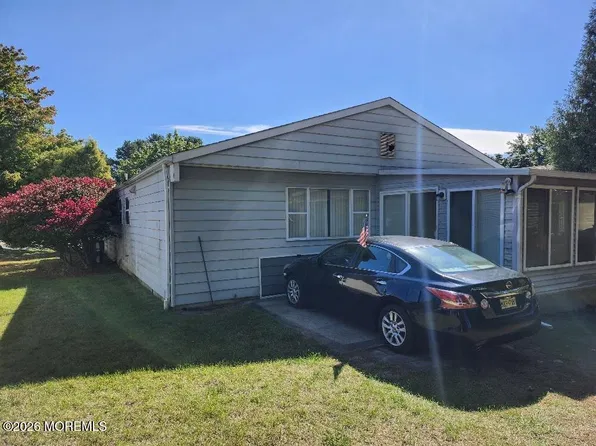 26 Chesterfield Ln, Toms River, NJ 08757