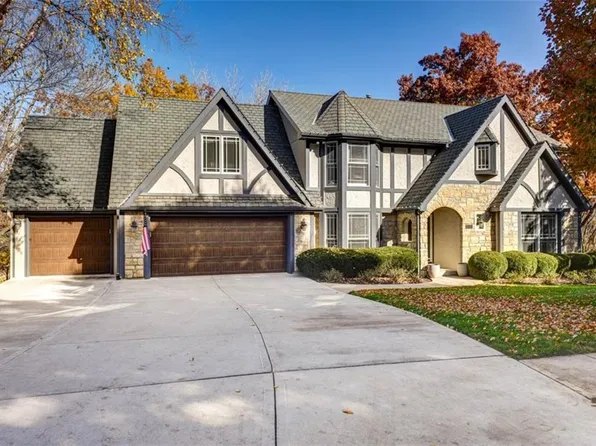 616 White Oak Ln, Kansas City, MO 64116