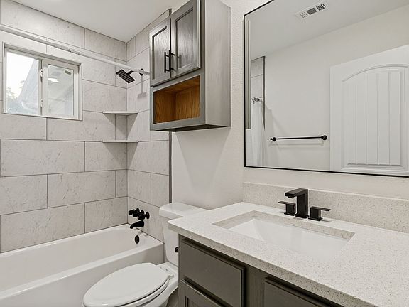 4th image of 6502 Howard Ave