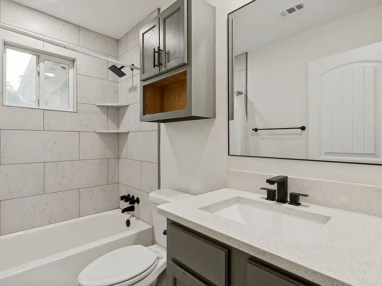 6502 Howard Ave — Photo 4