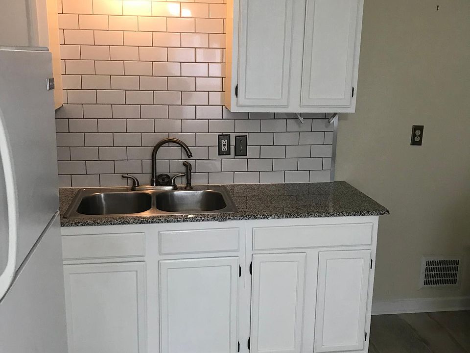 1st image of 450 Linden Ave