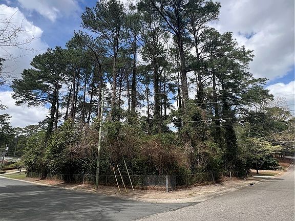 3rd image of 306 Woodcrest Rd