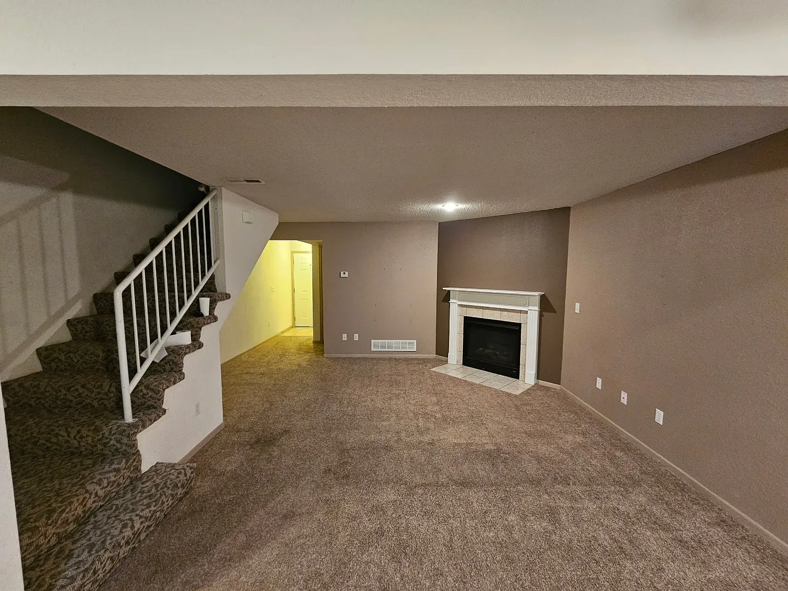 3 bed, 2.5 bath, 1400 sqft, $1,495 — Photo 2