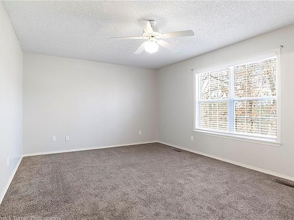 3rd image of 6 Tewkesbury Circle Dr
