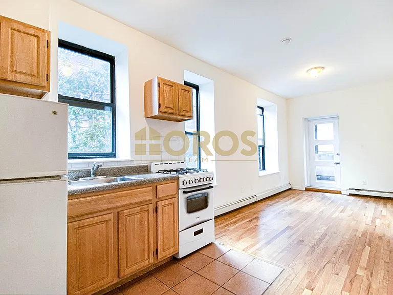 283 E 7th St #2C — Photo 4
